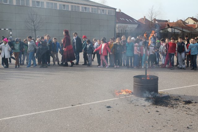 Kiszebáb égetés
