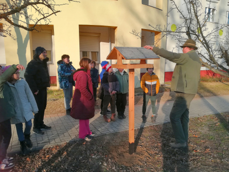 Új madáretetőt kaptunk